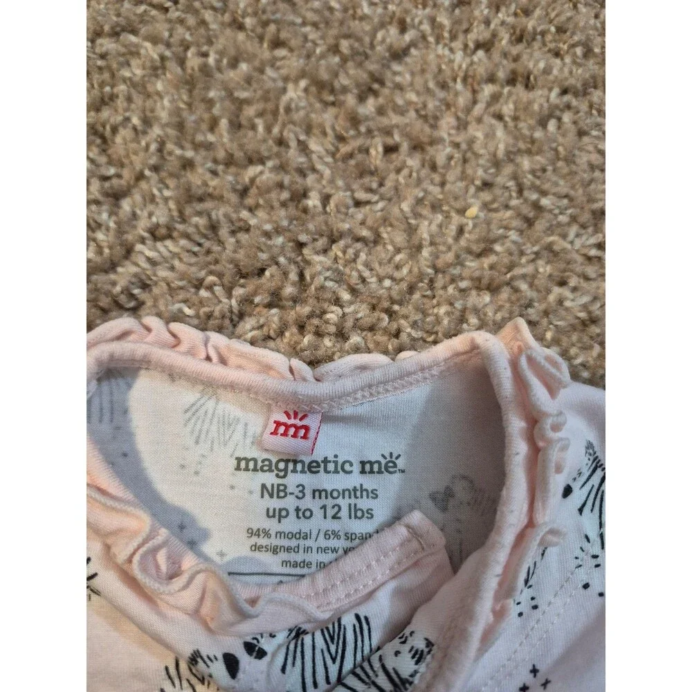 Magnetic me infant gown size 0-3 months